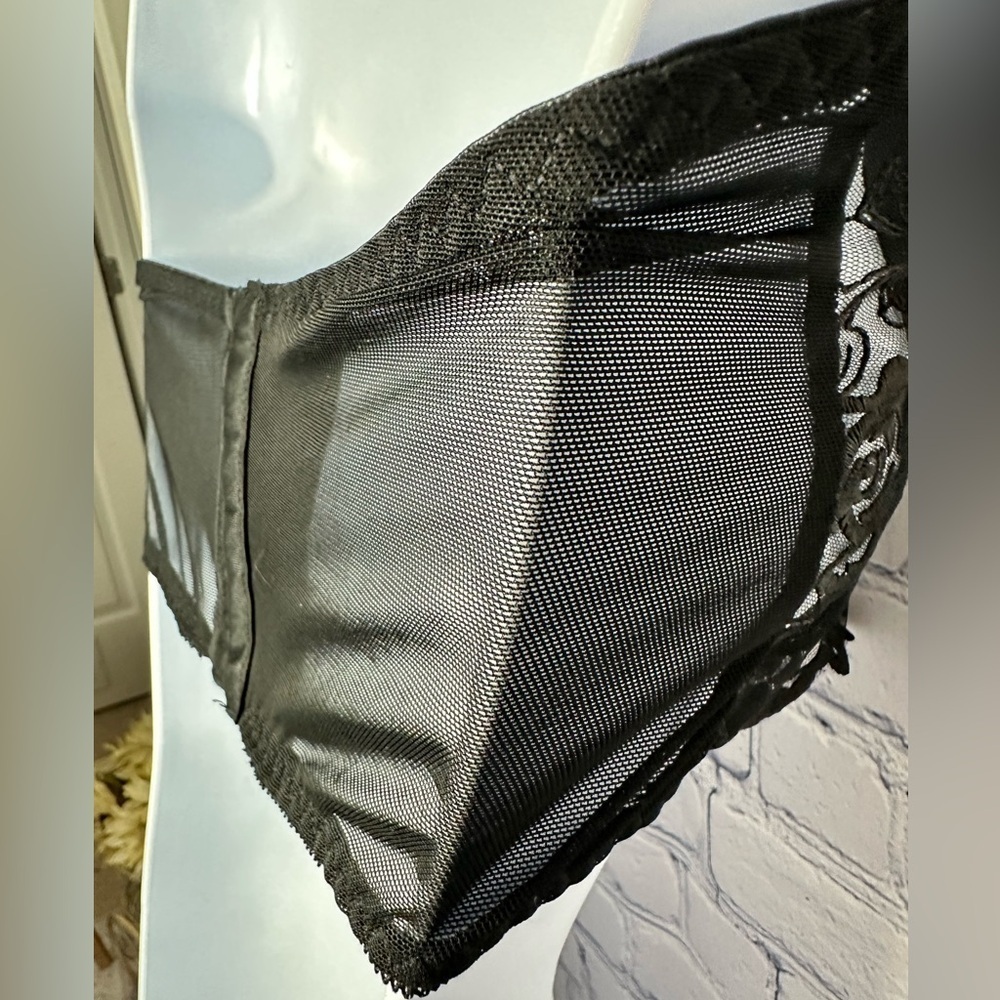 Sexy black lace wire-ribbed bustier with rose design and clasp mesh back - Picture 8 of 9